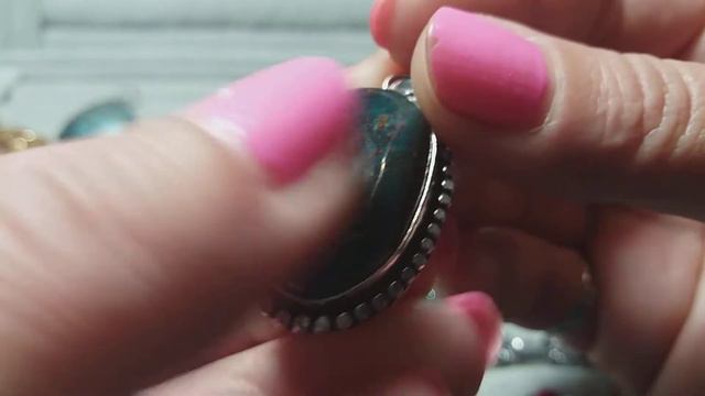 Обзор украшений.