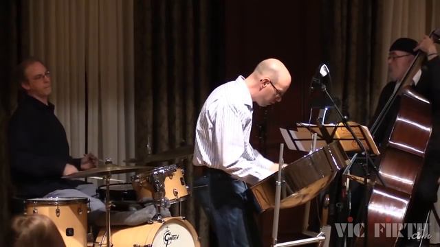 PanVibe perform "Moon Alley" смотреть онлайн
