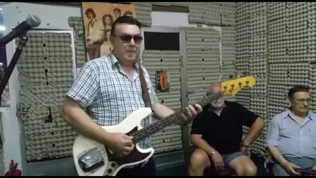 JUAN FABRA & Los Viejos Rockeros: Zapatos Azules de Gamuza смотреть онлайн