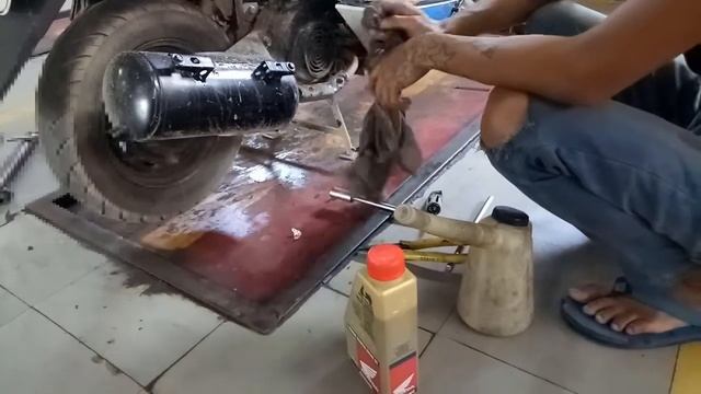 Simple Steps To Change Honda Engine Oil