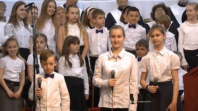 Дети красиво поют пасхальную песню \\Пой,ликуй, Христос воскрес\\ смотреть онлайн