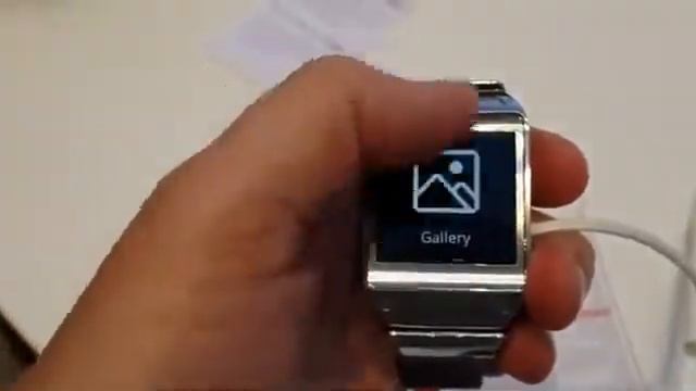 РГ протестировала умные часы Samsung Galaxy Gear на IFA 2013 YouTube смотреть онлайн