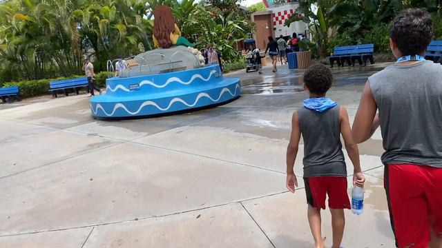 Сша 🇺🇸 Аквапарк в Леголенд Флорида закрыли в связи с погодными условиями смотреть онлайн