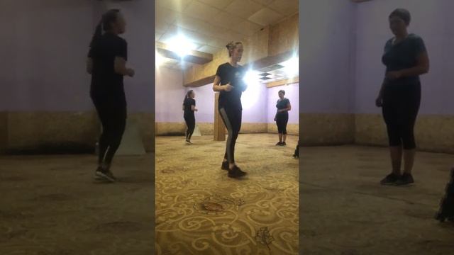 Кардио тренировка! Интенсив, прыжковые, беговые движения + работа в партере! смотреть онлайн