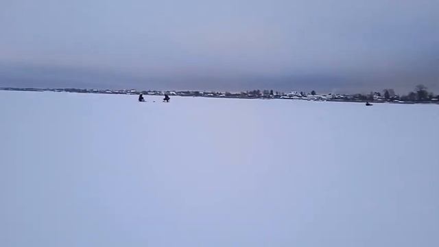 Зимняя рыбалка на реке Волхов. Часть 1. Открыл сезон. Рыбалка в Ленинградской обл. 2022-2023 смотреть онлайн