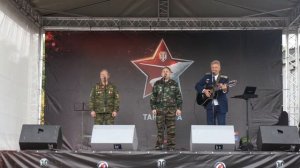 Б. Окуджава Здесь птицы не поют, деревья не растут.