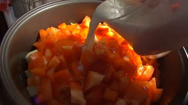 ОВОЩНОЕ РАГУ С ТУШЕНКОЙ ИЗ ГОВЯДИНЫ / VEGETABLE STEW WITH STEW BEEF смотреть онлайн