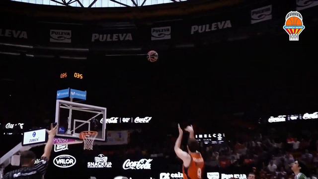 Triple ganador de Sam Van Rossom en J29 Liga Endesa vs Unicaja смотреть онлайн