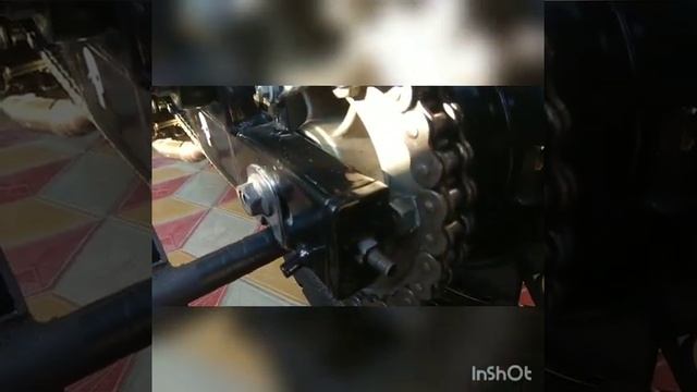 Смазываю цепь на мотоцикле Yamaha FZX 750 смотреть онлайн
