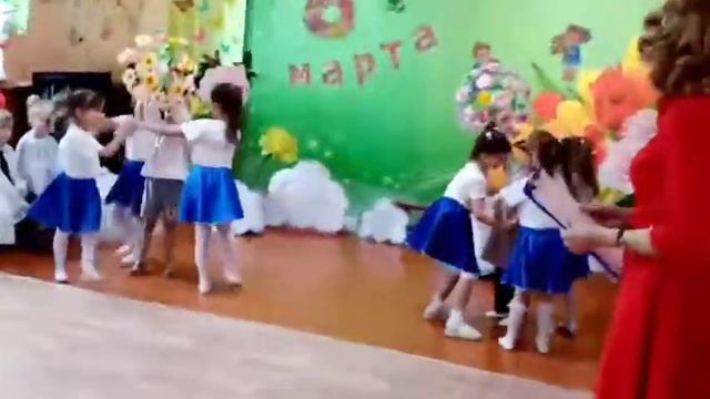 Утренник 8 марта. Старшая группа. Танец "Вася - василек" смотреть онлайн