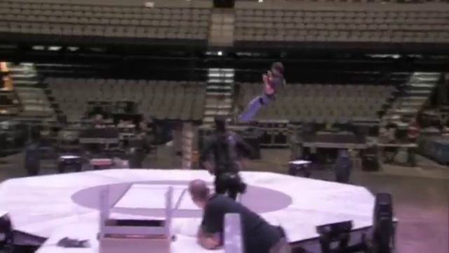 Jonas Brothers - Fly With Me - Official Music Video (HQ) смотреть онлайн