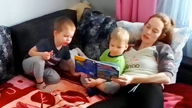 ДЕКРЕТ. Будни мамы в декрете с двумя детьми. Клею обои