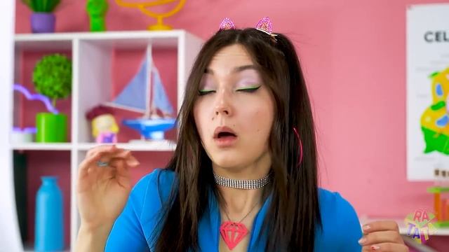 Неудачник vs Счастливчик vs Очень Удачливый Студент | Забавная борьба от RATATA смотреть онлайн