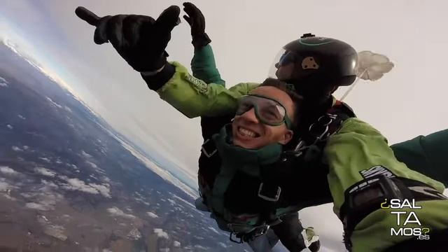 Crazy parachute jumping Romain смотреть онлайн