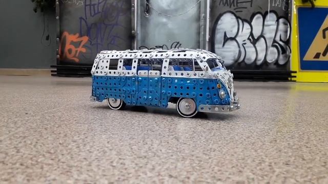 Volkswagen Transporter T1 из металлического конструктора смотреть онлайн