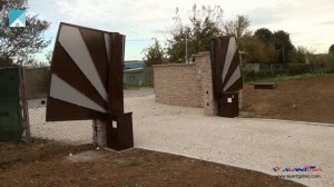 ➤ Глаз не оторвать: 12 необычных ворот для участка — распашные, откатные, подъемные