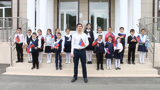 В Алкадарской СОШ прошло мер-е пос-е Дню России. уч. 10 класса Саидов М. исп. песню "Служить России смотреть онлайн