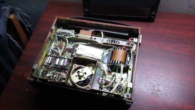 А что внутри :) Магнитофонная приставка ''Нота-303'' 1976 г. смотреть онлайн