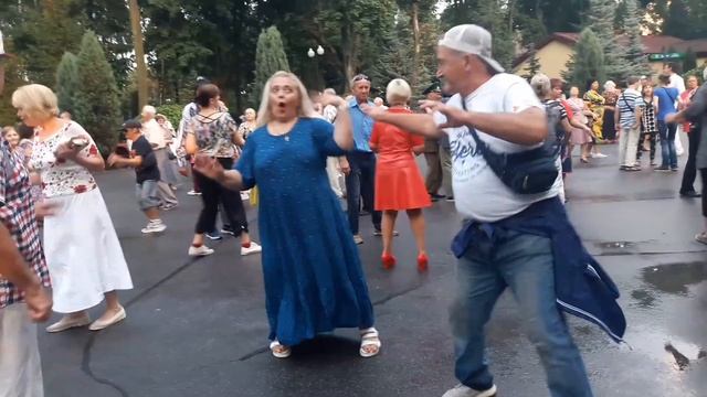 Боби-Боба??Танцы в парке Горького ??Харьков 2021 смотреть онлайн