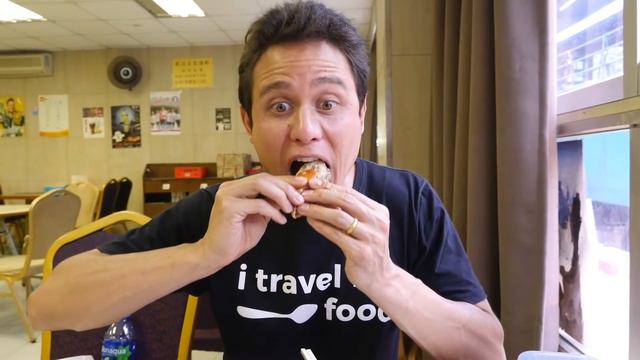 One of The Best Seafood Restaurants in Hong Kong at Aberdeen Fish Market смотреть онлайн