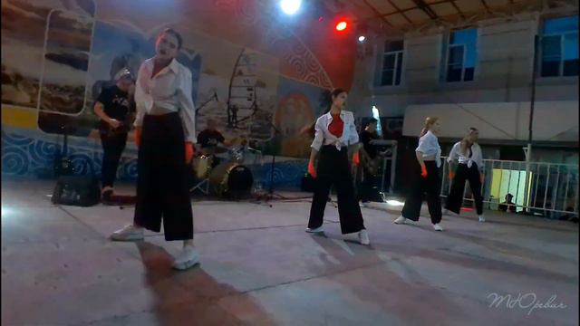 ВЫПУСКНОЙ - фильм второй (Театральная площадь) Видео хорошего качества можно взять у автора ролика) смотреть онлайн