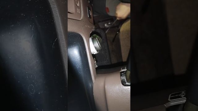 Снятие/установка лечинки замка зажигания на Toyota Mark II GX90 смотреть онлайн