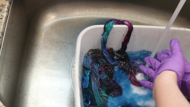 Dyepot Weekly #50 - Exploring the Effects of Heat, Time, Acid, and Fiber Content with Tulip Tie Dye смотреть онлайн
