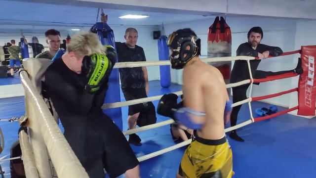 2023.10.23 Муминов Магв - Вильмас Саша. Спарринг по тайскому боксу в клубе Лотос смотреть онлайн