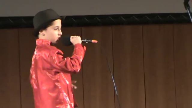 9-годишният Марио с "Непознати улици" на концерта на 23 СОУ.MPG смотреть онлайн