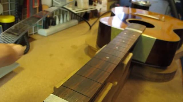 YAMAHA FG-130 Checking Neck Angle and Straightness смотреть онлайн