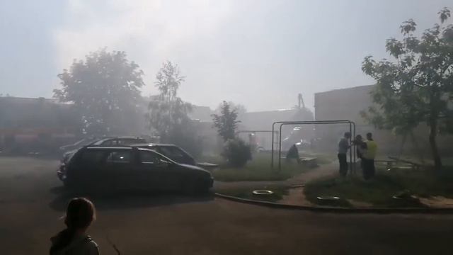 Во дворе на Первомайской в Пинске, где горит гараж смотреть онлайн