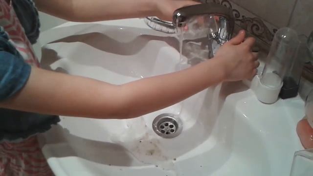 Как чистить клетку волнистого попугая смотреть онлайн