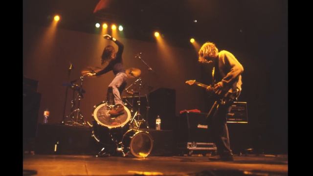 Kurt Cobain's "Nevermind" Guitars History смотреть онлайн