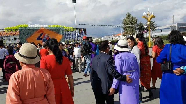 Улаангом. Праздник в честь 40-летия школы. 19.08.2017. смотреть онлайн