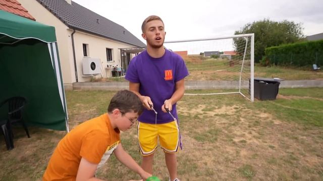 UNE JOURNÉE AVEC MOI À ALBERT ! (j’suis devenu nounou ?) смотреть онлайн
