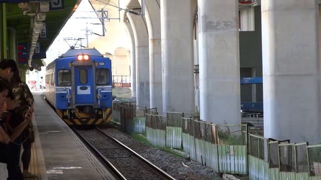 2015.06.10 臺鐵2131次區間車駛入潭子站 смотреть онлайн