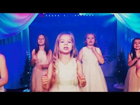 Младшая вокальная группа студии "Триумф" - Кто то ходит у ворот смотреть онлайн