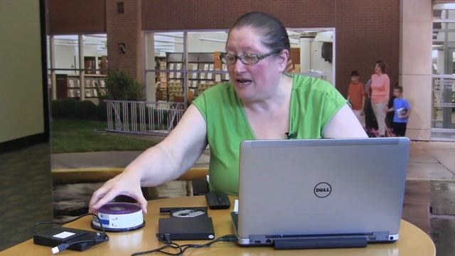 How to Use External Floppy Disk and CD Drives смотреть онлайн