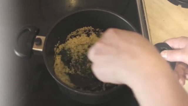 Зеленый кускус с паровой рыбой и соусом тартар смотреть онлайн