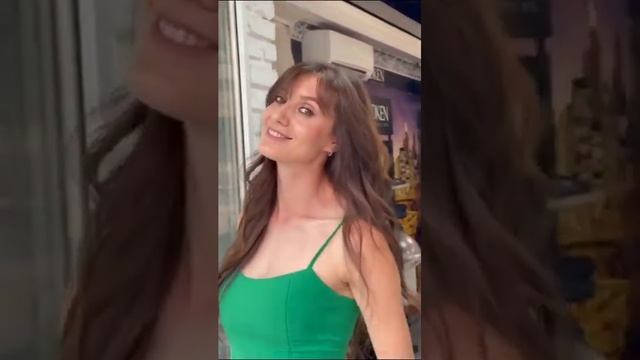 Стрижка каскад с сохранением длины с симметричной каскадной челкой. смотреть онлайн