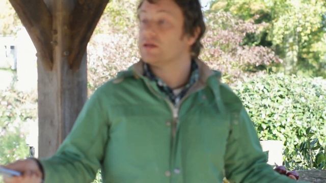 Джейми Оливер показывает как готовить стейк в дровяной печи