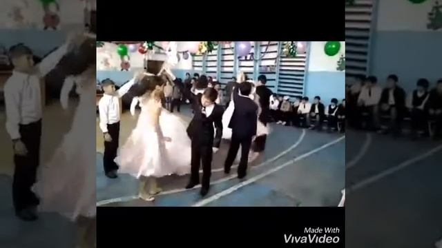 Новогодный танец гусар школа N2 смотреть онлайн
