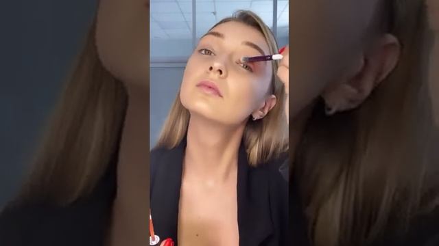 Яркий макияж в тёплых тонах. KOROLKOVA в Tik - Tok смотреть онлайн