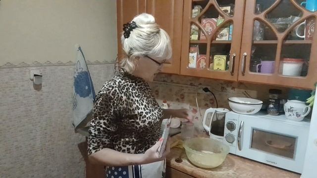 ЖИЗНЬ в СЕЛЕ.СЕГОДНЕ ЗЛАЯ! ПЕКУ ВАТРУШКИ! смотреть онлайн