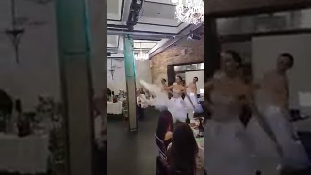 Подарок молодожёнам от мамы жениха. Светодиодные Балерины на свадьбу смотреть онлайн