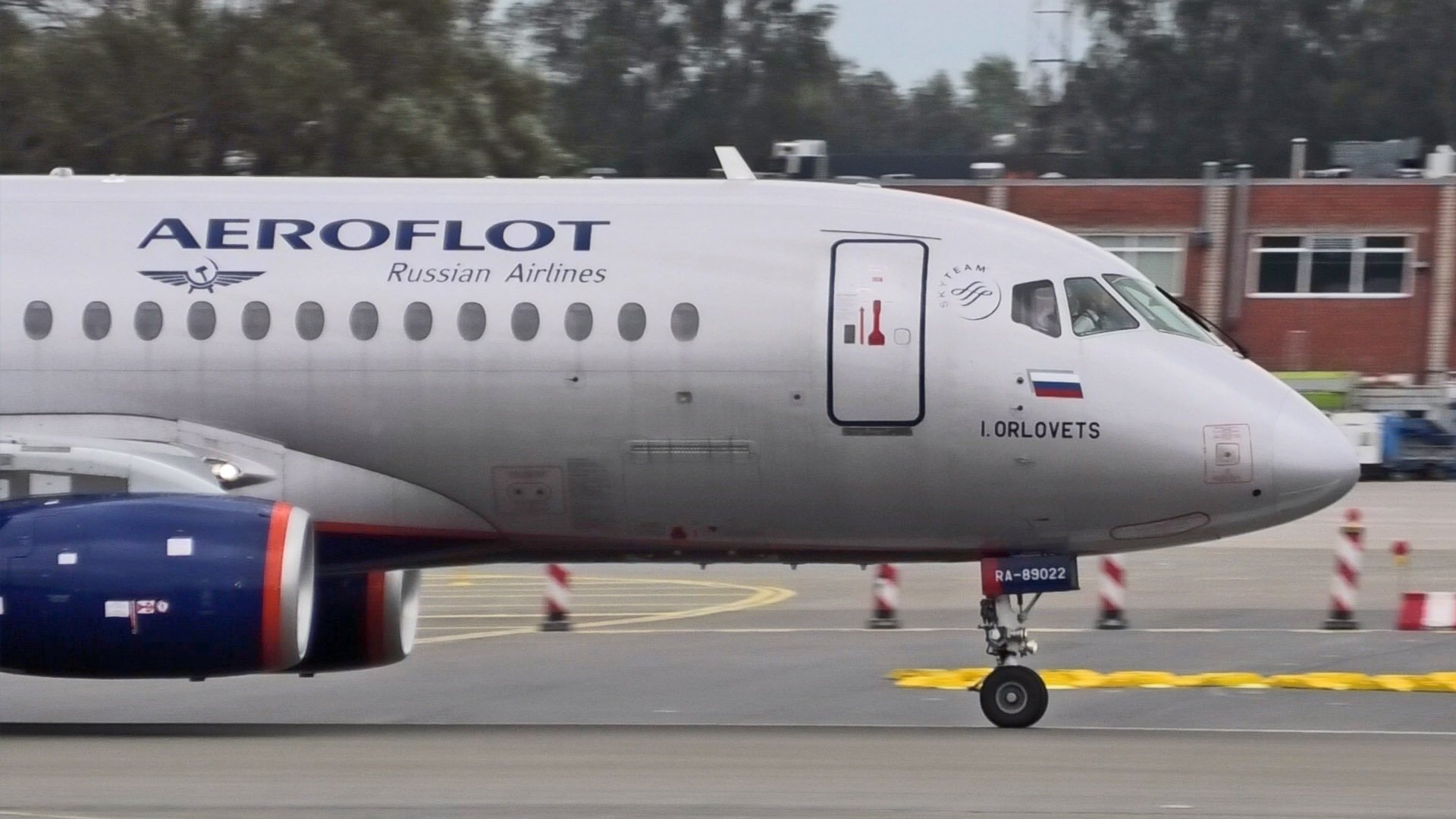 Этого уже ничего нет. Историческое. Посадка аэрофлотовского "Суперджета" в Риге. Осень, 2020. смотреть онлайн