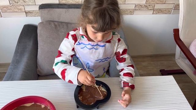 Кекс с шоколадной заливкой смотреть онлайн