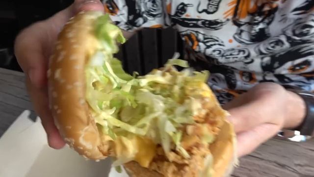 Самое необычное меню KFC в Германии / Что едят в Берлинском Кфс? Feat Макс Брандт