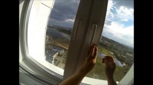 Установить рулонные шторы своими руками. Монтаж штор ЮНИ 1 (UNI 1). От первого л.mp4