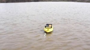 Двухбункерный МИКРОБОТ SEDNA Люкс - тест сброса прикормки на воде